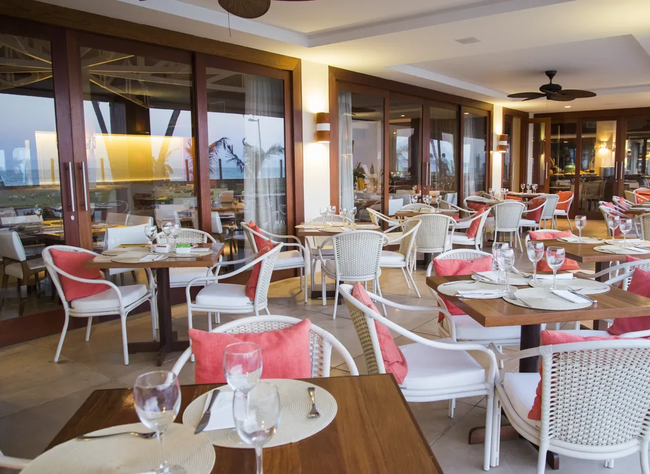 Canoas restaurant set up to welcome guests